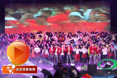 台上台下大联欢合唱《北京欢迎你》