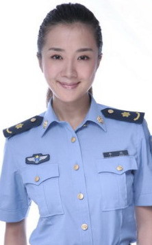 春晚最神秘女军官真实身份\/图_赵高亮
